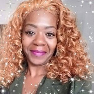 Meet your Posher, Lenora